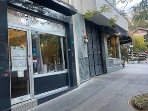 Boutique /local commercial face aux buttes chaumont /paris 75019