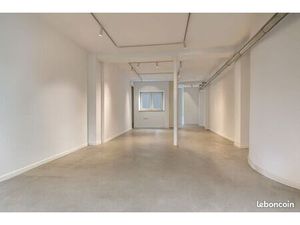 Boutique rénovée 91 m² – Rue André del Sarte Montmartre – Idéal mode  déco  coffee shop ou