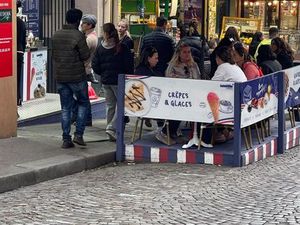 MONTMARTRE - RUE LEPIC - Restaurant