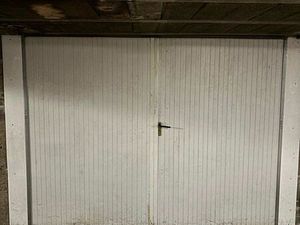 Loue garage dans une résidence
