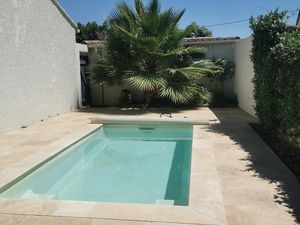 MAILLANE (13910) - MAISON PLAIN-PIED 4 CHAMBRES AVEC JARDIN ET PISCINE