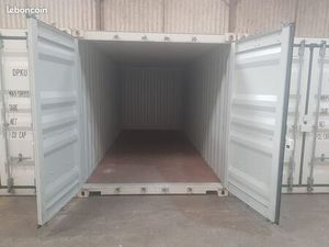 Loue container dans hangar