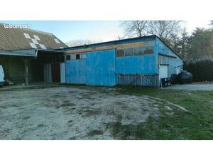 Hangar 220m2 + parking 100m2