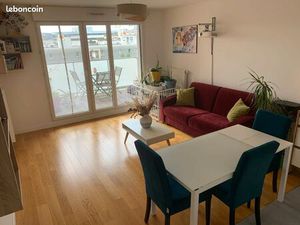 Location RUEIL-MALMAISON – 2 min RER A – T4 récent avec balcons  parking et borne électriq