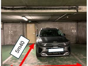 Grand parking résidence récente levallois centre