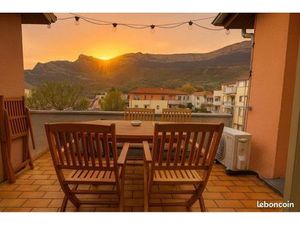 T2 lumineux avec terrasse - dernier étage