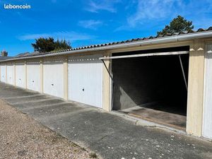 À louer box/garage environ 13 m2