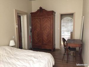 Particulier loue T2 entièrement rénové   climatisé au premier étage   quartier place de la