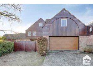 SPACIEUSE VILLA SUR 45 ARES - QUARTIER HERGE - PEB B