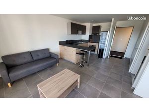 Beau F2 de 42 M2 meublé + parking