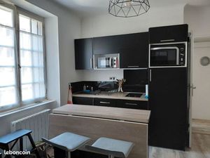 St-MALO INTRA MUROS  T1bis meublé  1er étage  Loyer 495+Eau-Électricité