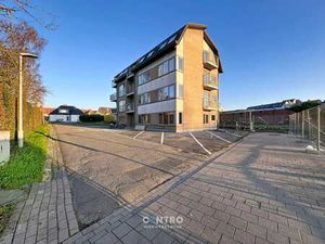 Volledig vernieuwde studio (± 40m²) met terras op tweede ...