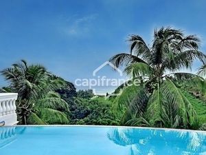 Maison à vendre CAPESTERRE BELLE EAU 8 pièce(s) 220m2 525 000€