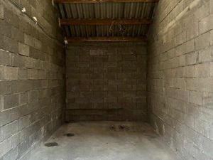 Garage / parking couvert / box 22m2 - Saint-Flour