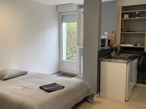 Grand studio meublé terrasse et jardin