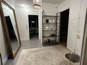 T3 Ecully dans parc privé