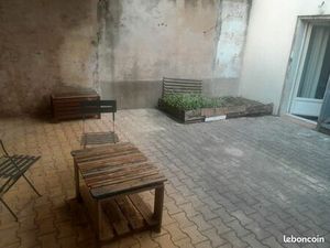 T2 avec cour privative  libre immédiatement