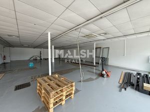 Location Local commercial 425m²