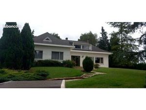 Maison sur 5300 m² à Neufchef