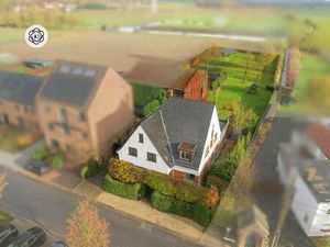 Stijlvolle gerenoveerde woning met loods in Zwevegem