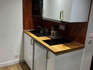 Studio meublé rénové avec parking - Lumineux  mezzanine  bail mobilité - près gare et bus 