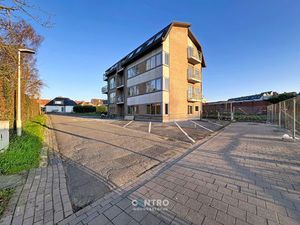 Volledig vernieuwde studio (± 40m²) met terras op tweede verdieping!