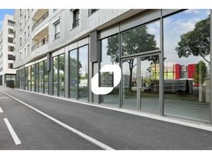 A LOUER  Locaux neufs à louer en RDC