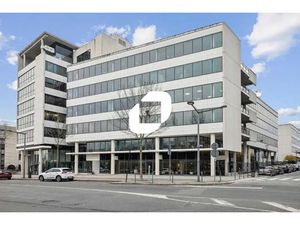 A LOUER  Immeuble de bureaux face à la gare TGV
