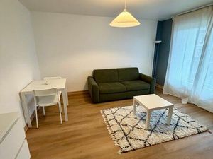 Studio meublé rénové à neuf avec balcon et cave proche centre ville et gare