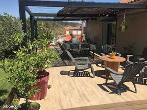 Haut de Villa avec Jardin  Terrasse  Garage et 2 places de parking