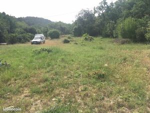 Grand terrain stockage ou entrepot