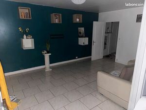 Appartement 90m2  3 chambres  double séjour  proche commodités