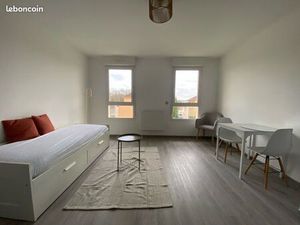 A louer - studio meublé rénové avec place de parking - SENS