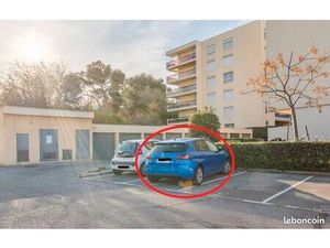 Parking extérieur résidence sécurisée les Antilles