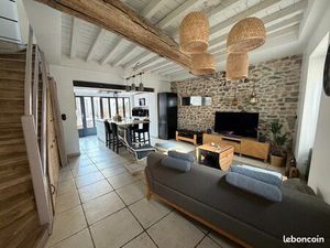 Charmante maison de ville rénovée et meublée de 83 m2 avec cour intérieure