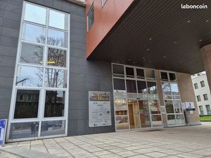 VILLEURBANNE - Bureaux à louer