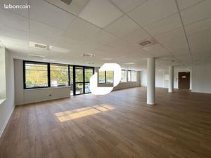 Bureau 2 429 m²