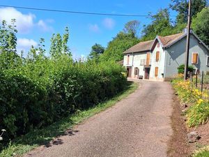 Fermette avec terrain et étang