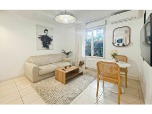 Location appartement  m² T-2 à Antibes  855 €