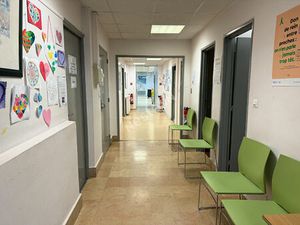 MONTREUIL 7 CHEMINS  LOCAL COMMERCIAL VENDU LOUE AVEC UN PARKING. IDEAL INVESTISSEUR