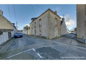 LE GUILVINEC - Bâtisse de charme à rénover en coeur de ville
