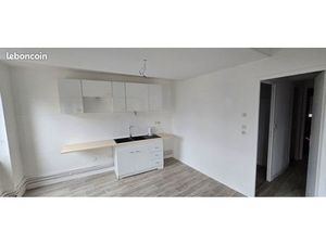 Charlieu centre  refait à neuf avec cuisine équipée