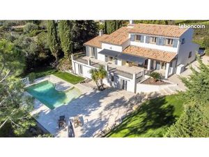 Villa 6 pièces 210 m²