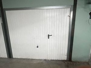 Box double ferme et places de parking