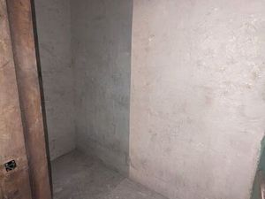 Cave avec prise électrique 4m² box local de stockage Gare de l'Est Gare du Nord métro Pois