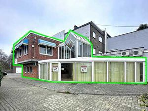 Spacieux commerce de 140m²  parking  belle visibilité