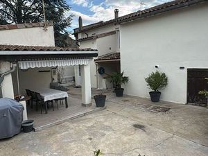 À vendre maison plus un appartement