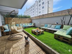 T3 de 72 m²  terrasse  jardin privatif 60m²  grand garage fermé. T3 lumineux