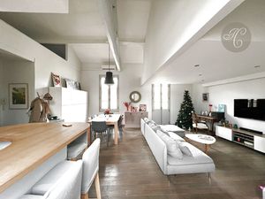 INTRA MUROS  spacieux appartement type loft avec balcons