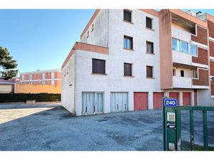 Exclusivité à Gardanne  lot de 3 parkings en extérieur